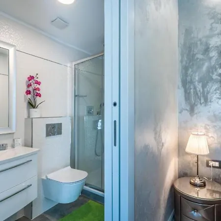 度假居 House Regent 罗维尼